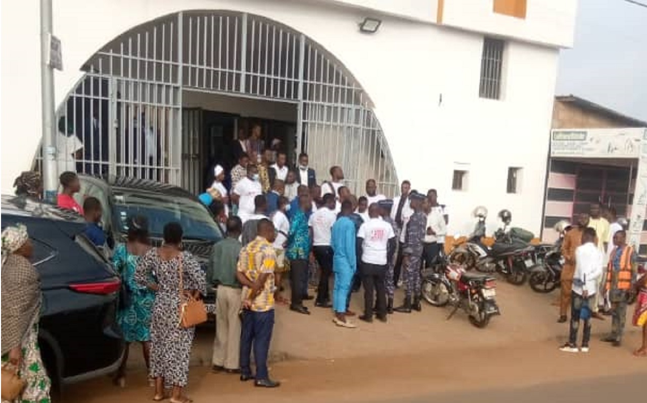 Togo- Mauvaise note pour l’Église Pentecôte : Recours à la police pour réprimer les fidèles manifestants dans les églises