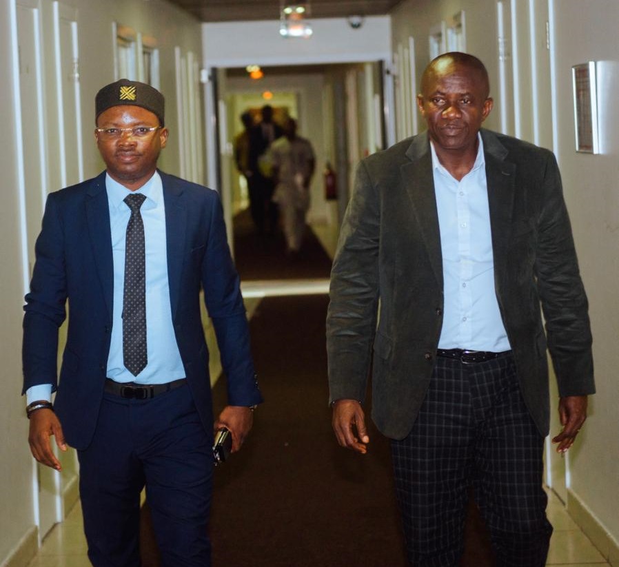 Paix et sécurité en Afrique : une rencontre stratégique entre l’Amb. Dr Johaness MAKOUVIA et le Rév. Dr Shodankeh Johnson