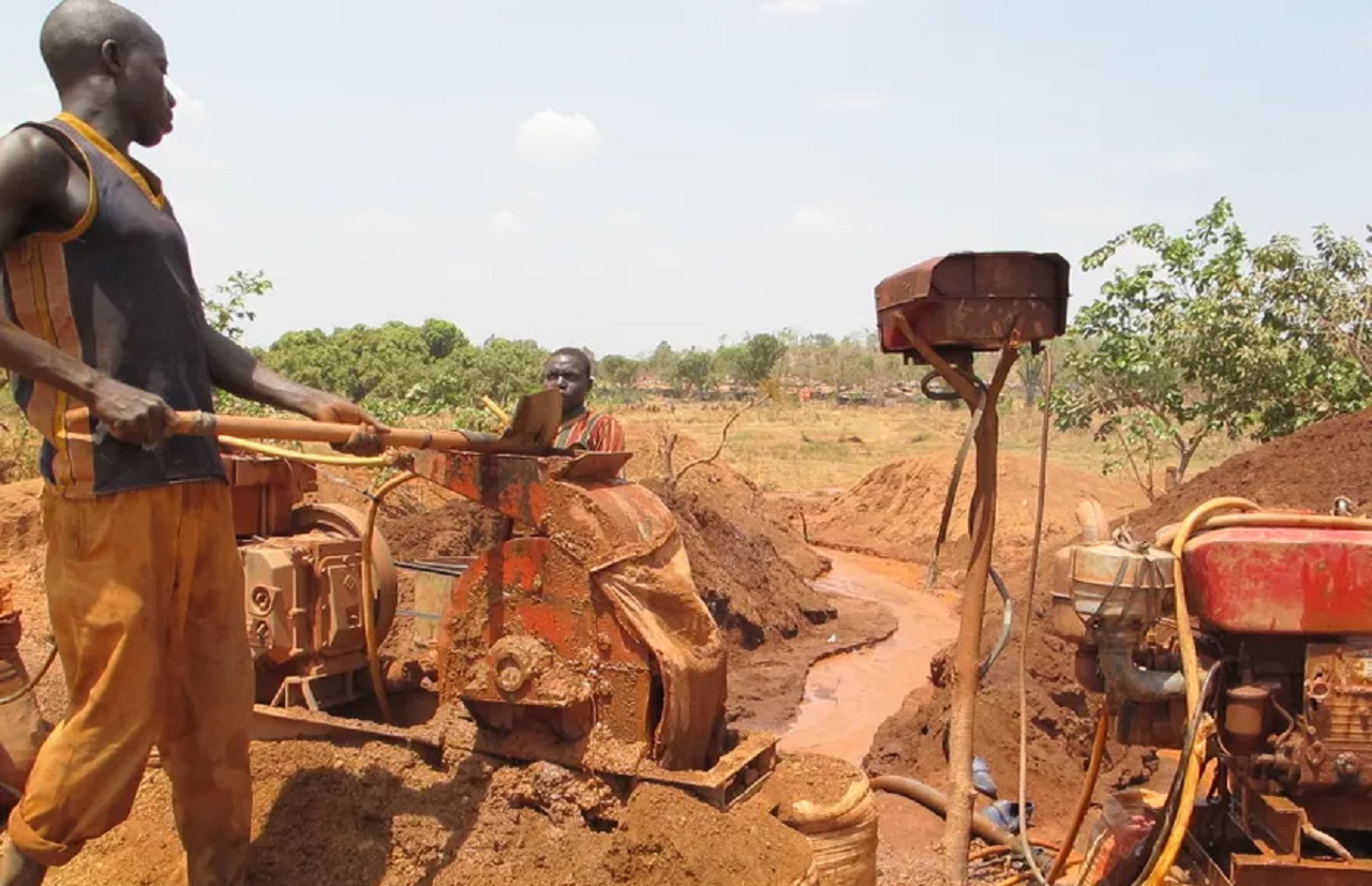 La pauvreté comme seul passeport : Quand des jeunes Togolais risquent leur vie dans les mines d’or au Mali