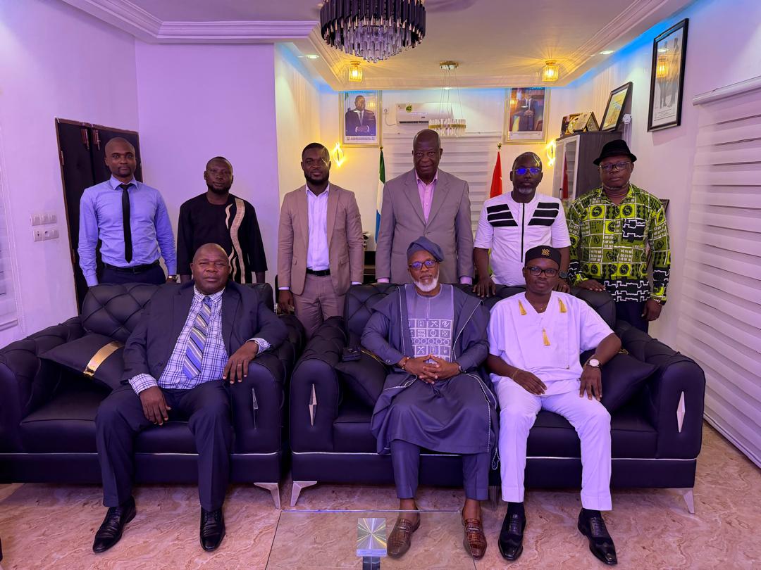 Diplomatie : l’Amb. Johaness MAKOUVIA a reçu le Haut-Commissaire de la Sierra Leone pour une séance stratégique à Lomé