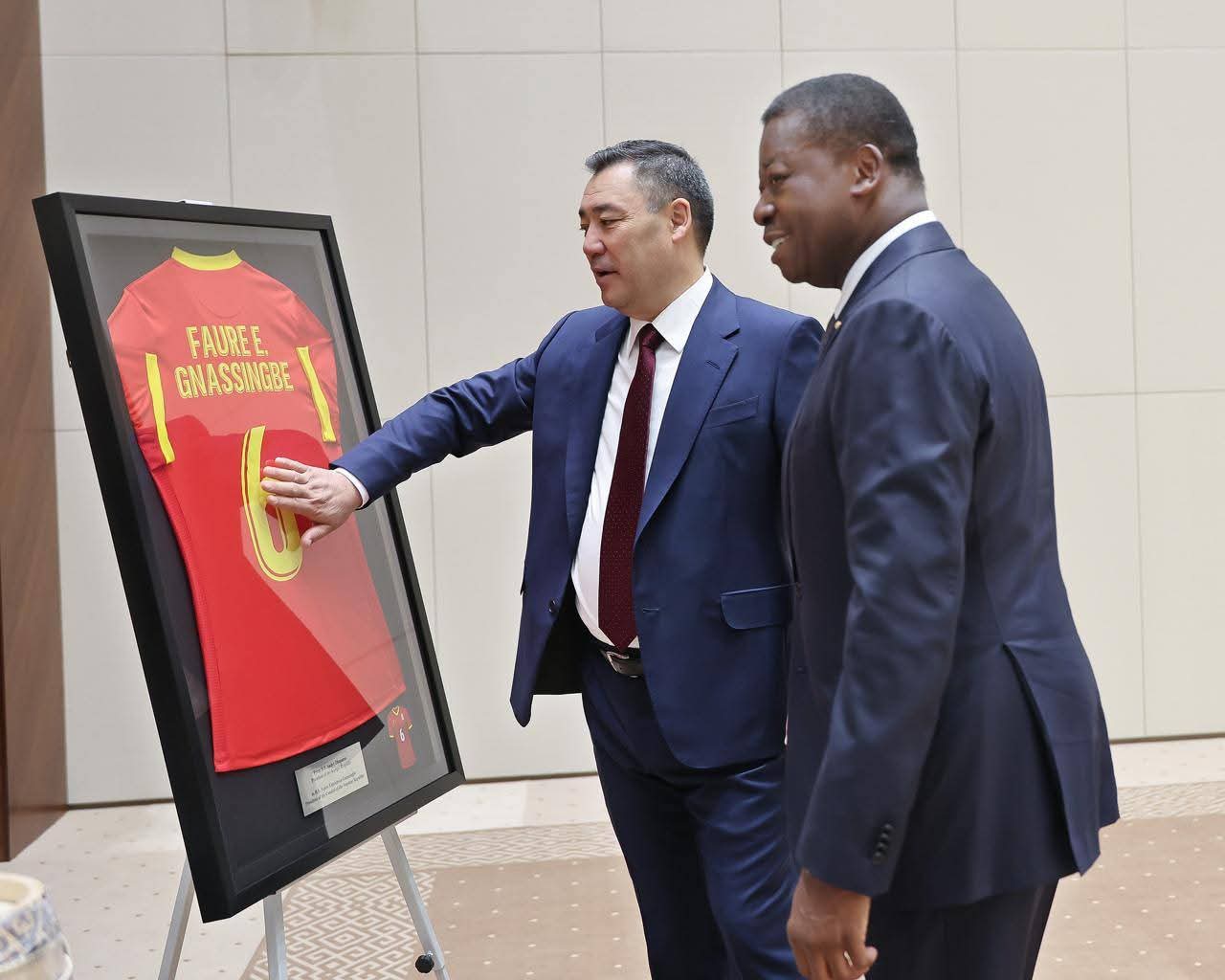 Togo : Mission Diplomatique En 6-0-6